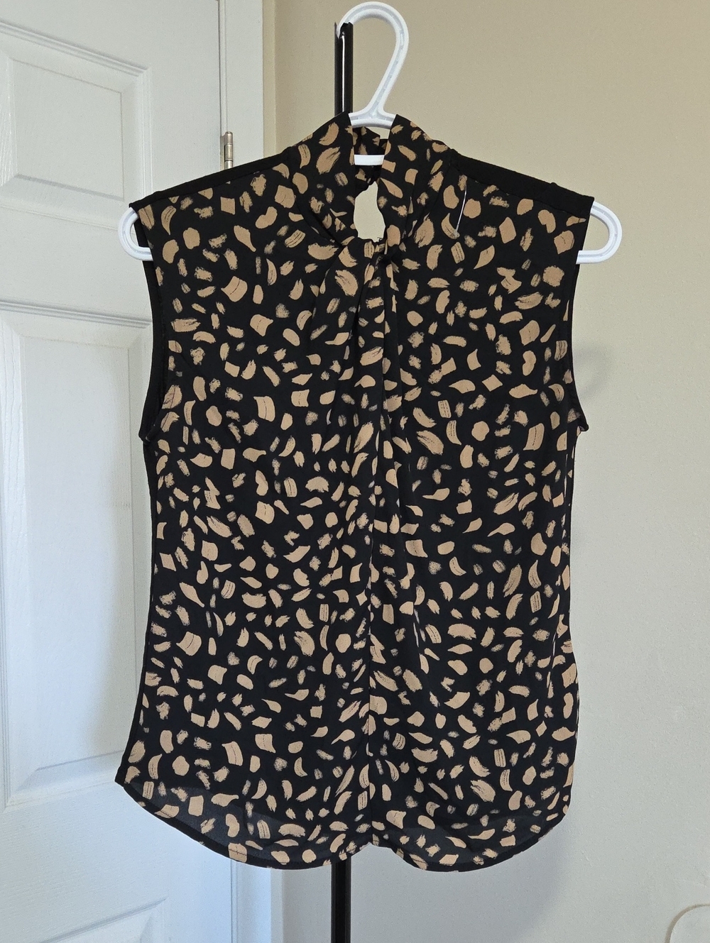 RW&CO. Black and Beige Sleeveless Tie-Neck Printed Blouse